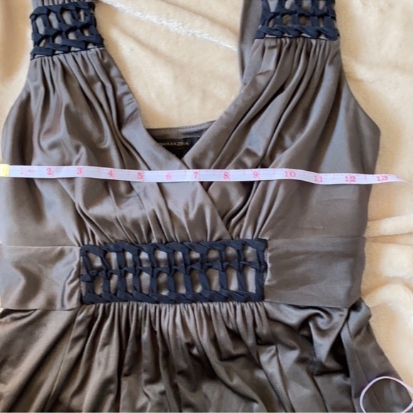 BCBGMaxAzria Green V-Neck Sleeveless Midi Dress - Picture 6 of 10